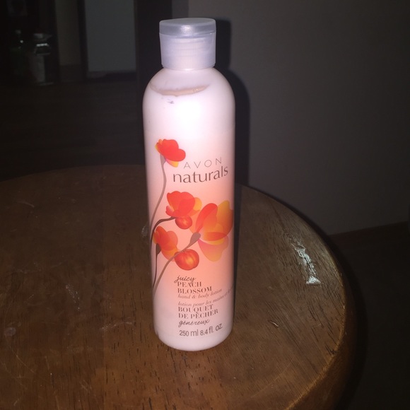 ☺️Avon peach lotion!! Sealed 😍😍