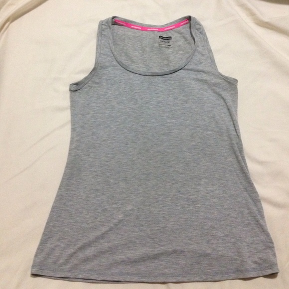 New Balance gray workout top