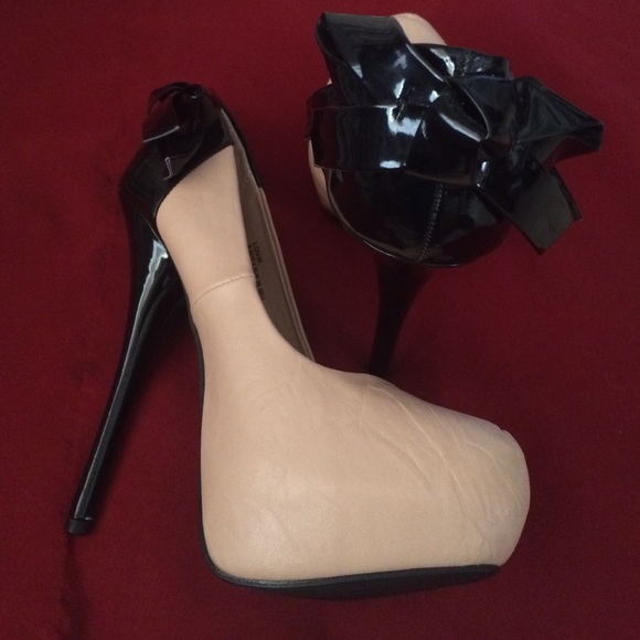 Peach and black bow heels. - Picture 3 of 4