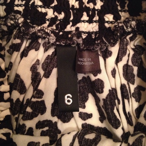 Leopard Print Miniskirt ✨ Final Mardown - Picture 2 of 2