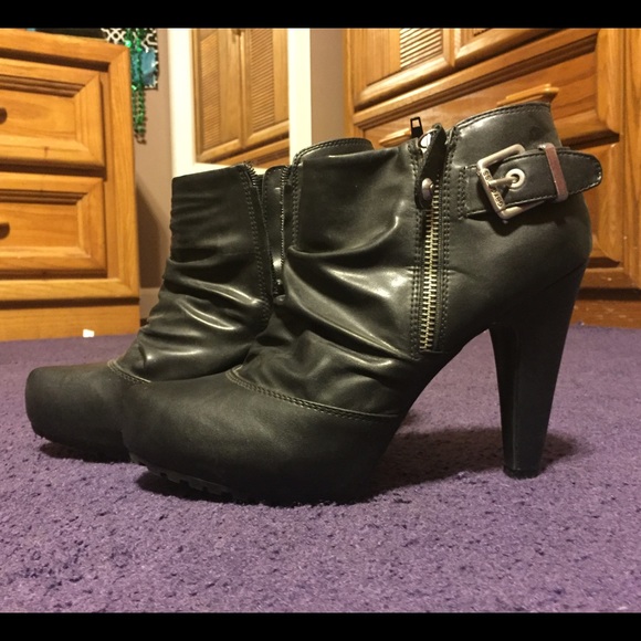 Guess boots with heel