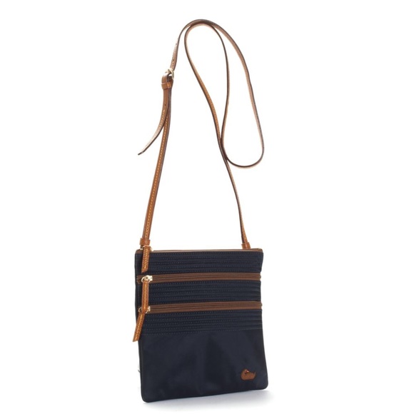 AUTHENTIC Dooney and Bourke purse 😁