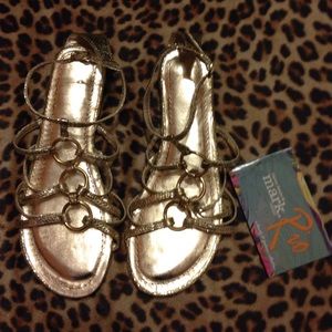 New Carlos Falchi et Mark Gold size 8 Sandals.