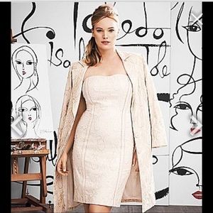 Strapless linen dress blended with a hint of gold