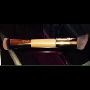 Makeup brush