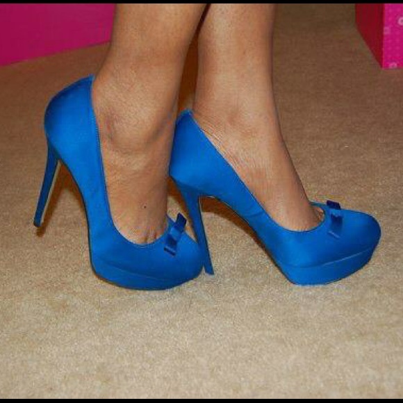 Cute cobalt blue heels with bow. - Picture 1 of 1