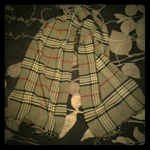 Scarf. Free w any bundle
