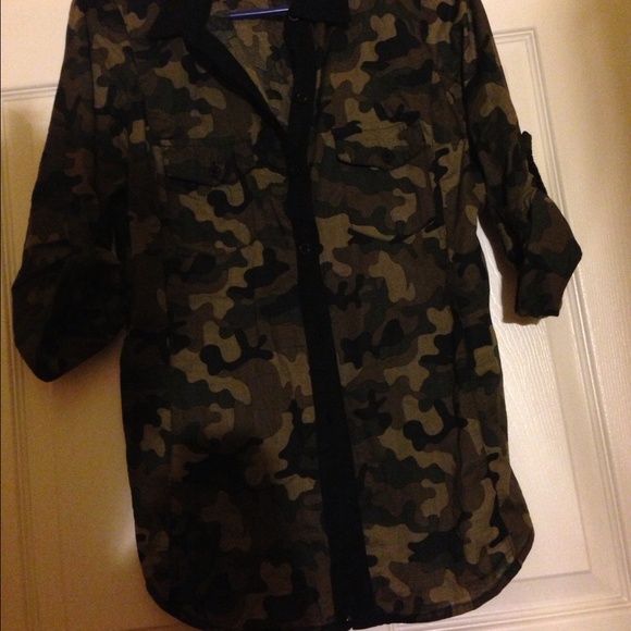 🌺Camouflage top! NVR worn!🌺