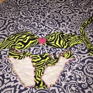Bikini set luli fama