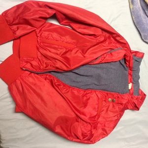 Red windbreaker 💪🏼