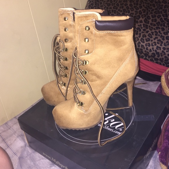 Suede boots