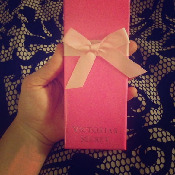 Victoria's Secret necklace. Brand new! 🎀