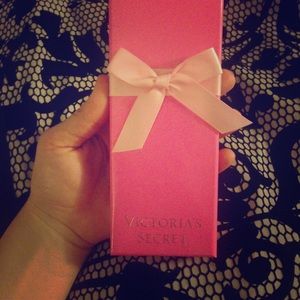 Victoria's Secret necklace. Brand new! 🎀