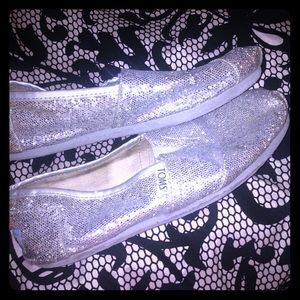 Sparkly silver Toms shoes✨