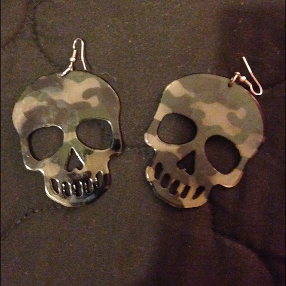 Camo skull earrings
