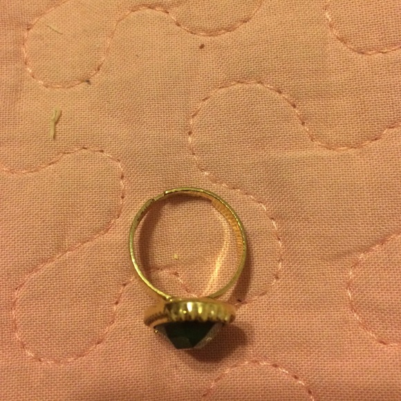 green ring - Picture 2 of 2
