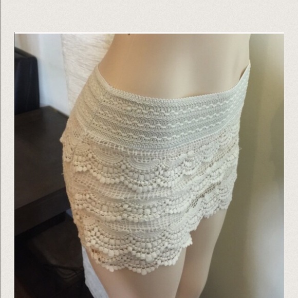 ๐๐BuY 1 GET 1๐๐ Off-White Crochet Shorts - Picture 4 of 4