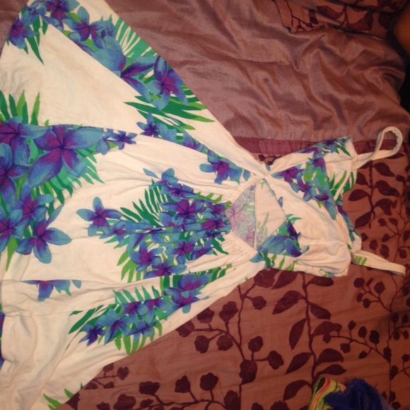 Cute summer dress - Picture 2 of 2