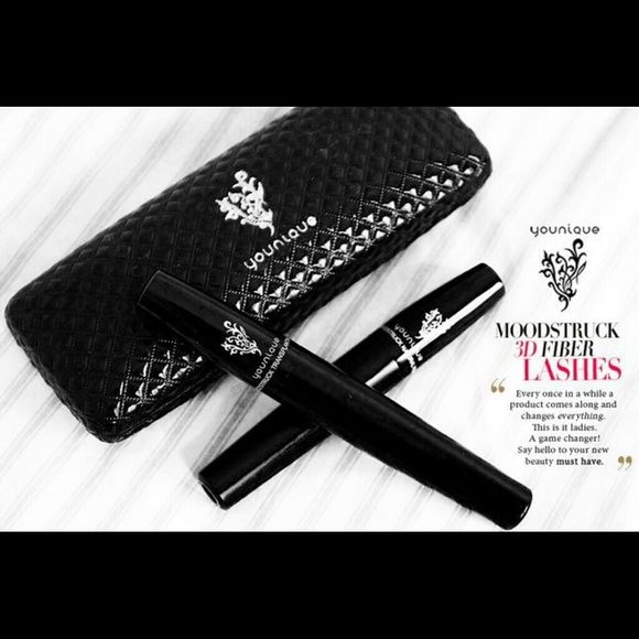 Mood struck 3d fiber lashes