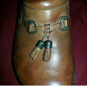 Earth shoes Nwots reserved for saorise!