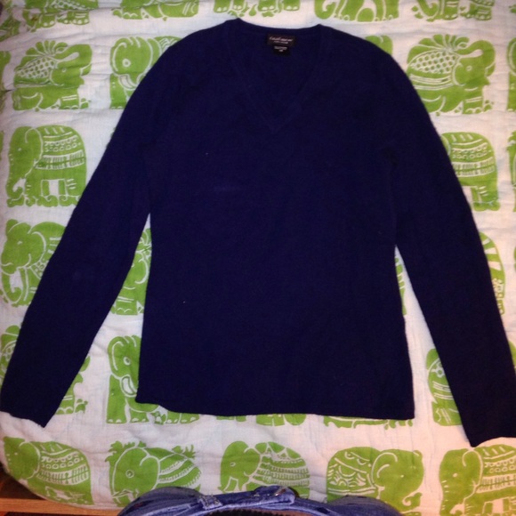 Cashmere v-neck sweater