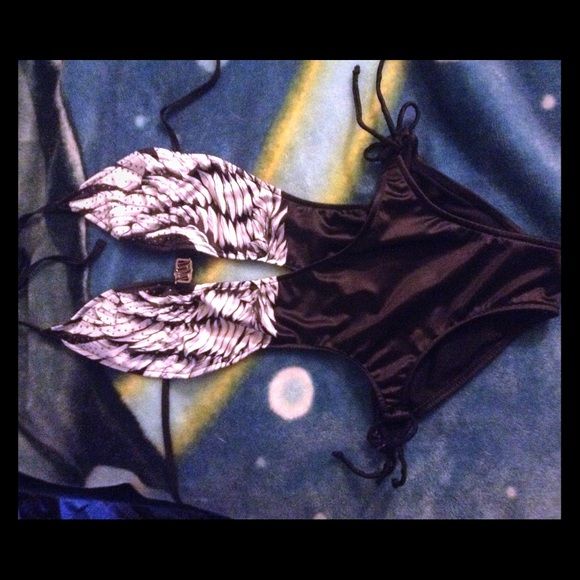 NWOT Hart & Huntington Wingness monokini swimsuit