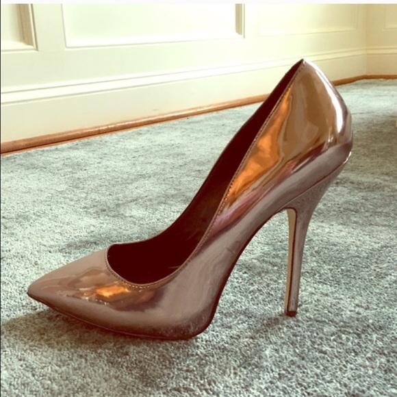 Steve Madden Metallic Pumps