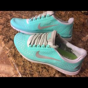 New tiffany blue nikes size 9.5