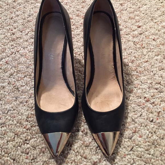 Aldo gold tipped pumps