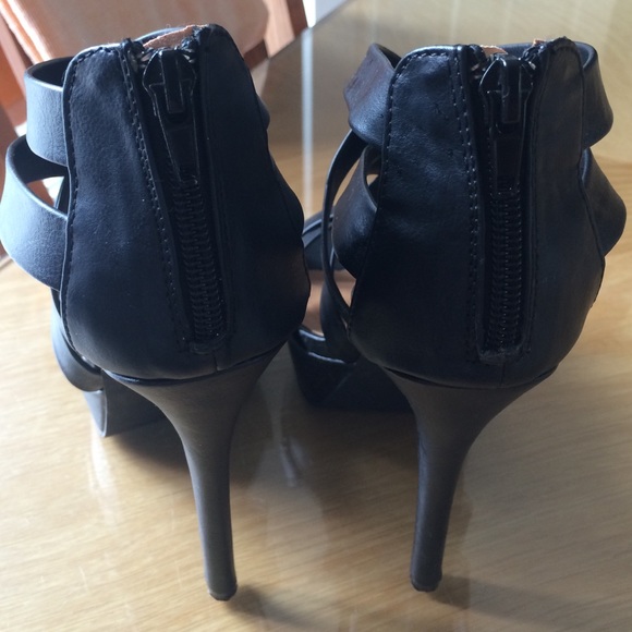 High heels - Picture 3 of 3