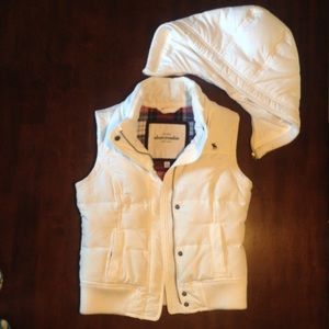 Fits like a small -Abercrombie down feather vest