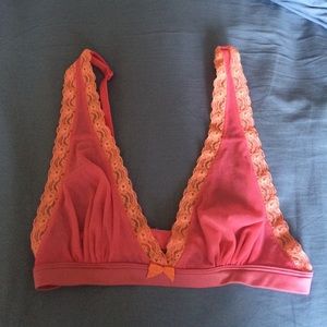 Fashionable lace bra.