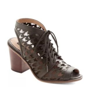 Kensie ModCloth Style Shadow Heel 8