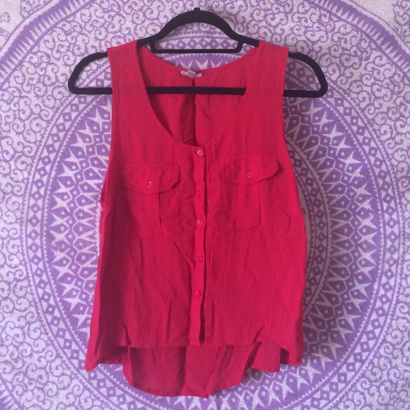 Slightly cropped tank top