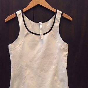 • Host Pick • Lululemon Athletica Tank Top