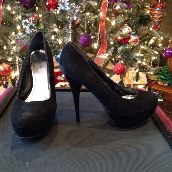 Used High Heel Pumps