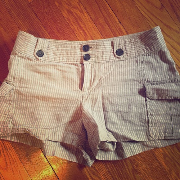 BR linen shorts