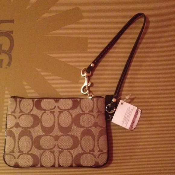 New Coach Wristlet👜👛👝 - Picture 2 of 4