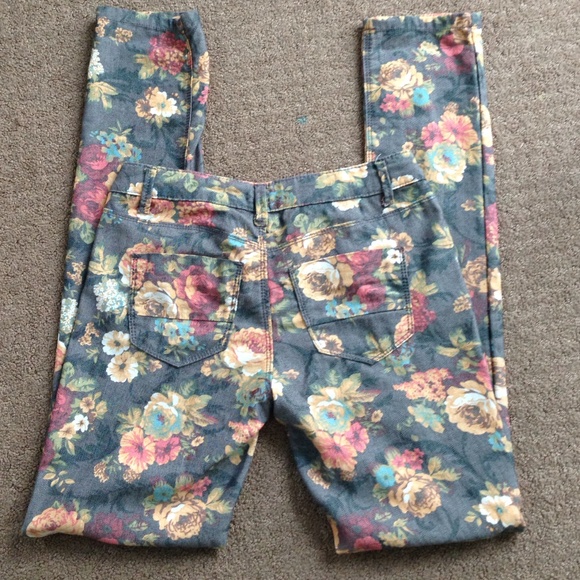 Xhiliration floral jeans - Picture 2 of 2