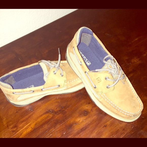 Youth boys Sperrys!
