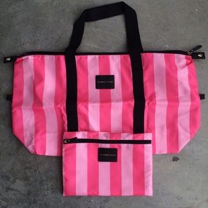 Hold @lesliezing 💗NEW VS Duffle Bag💗