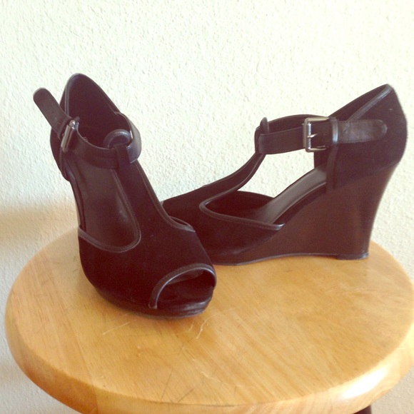 Nine West. Black Wedges. Size 9