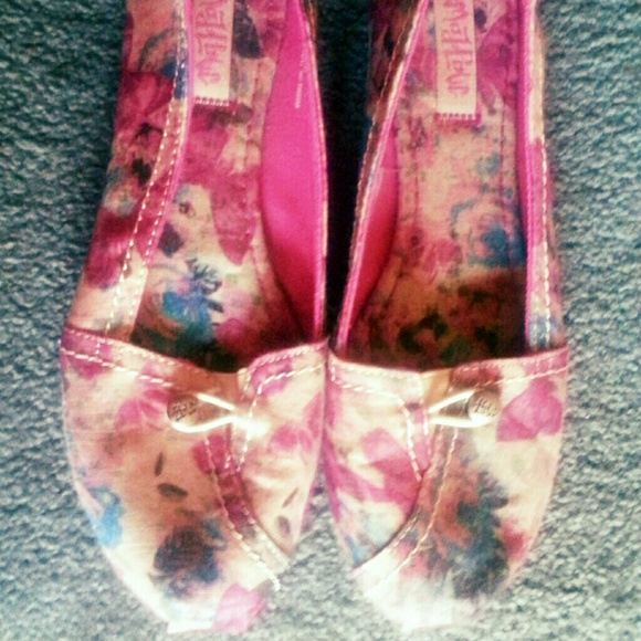 Floral slip on flats