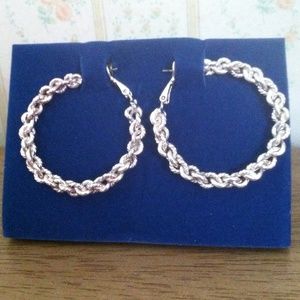 ❌SOLD❌Pretty Hoop Earrings