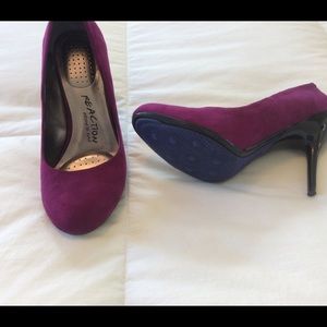 Fuchsia pump with black heel