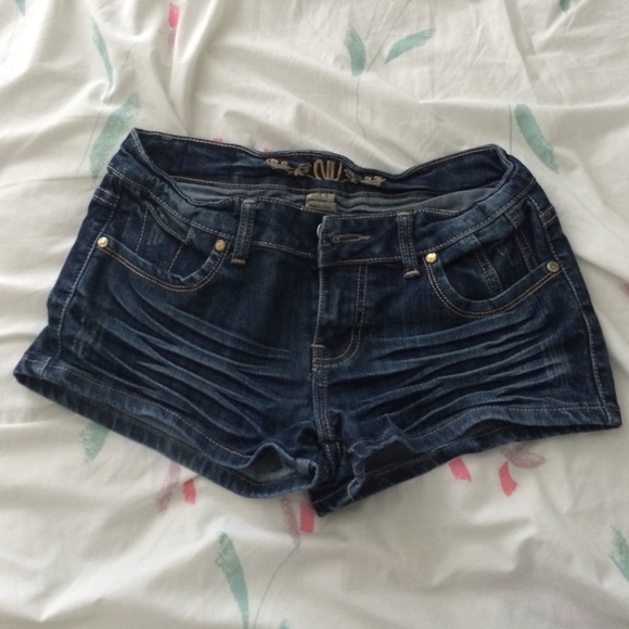 OFFER ANYTHING👣NEED GONE👣NV brand jean shorts