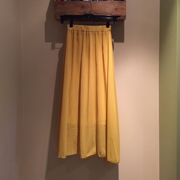 Cute yellow maxi skirt - perfect for a sunny day!