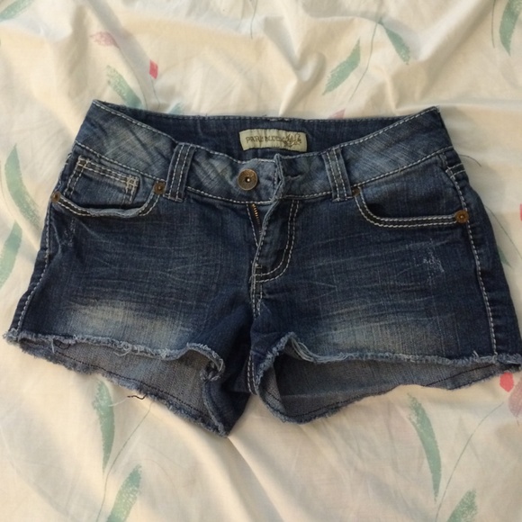 OFFER ANYTHING👣NEED GONE👣Paris blues denimshorts