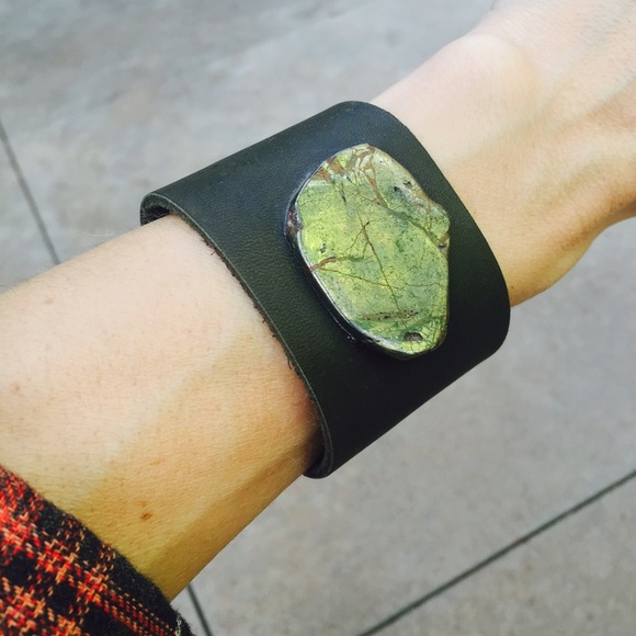 Hematite gem LEaThER CUFF