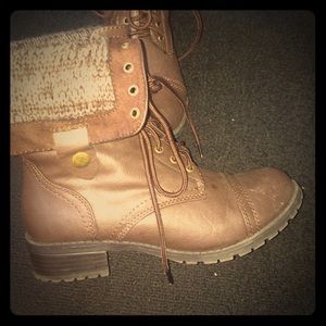 Combats boots!!